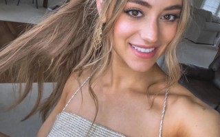Jessica Bickling是一位备受瞩目的健身女网红，以其性感的外貌和出色的健身成果而闻名