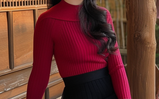 性感清纯女神，红色针织衫搭配短裙丝袜秀色可餐