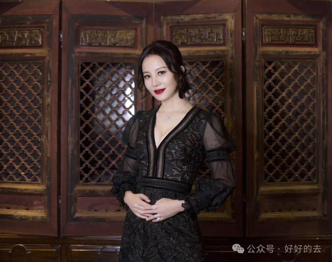 透明薄纱上衣_时尚透明薄纱_薄纱透明时装