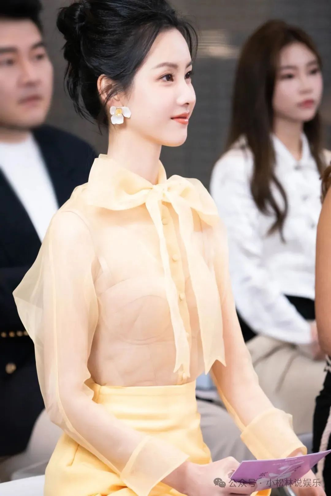 透明薄纱服装表演_时尚透明薄纱_透明薄纱上衣