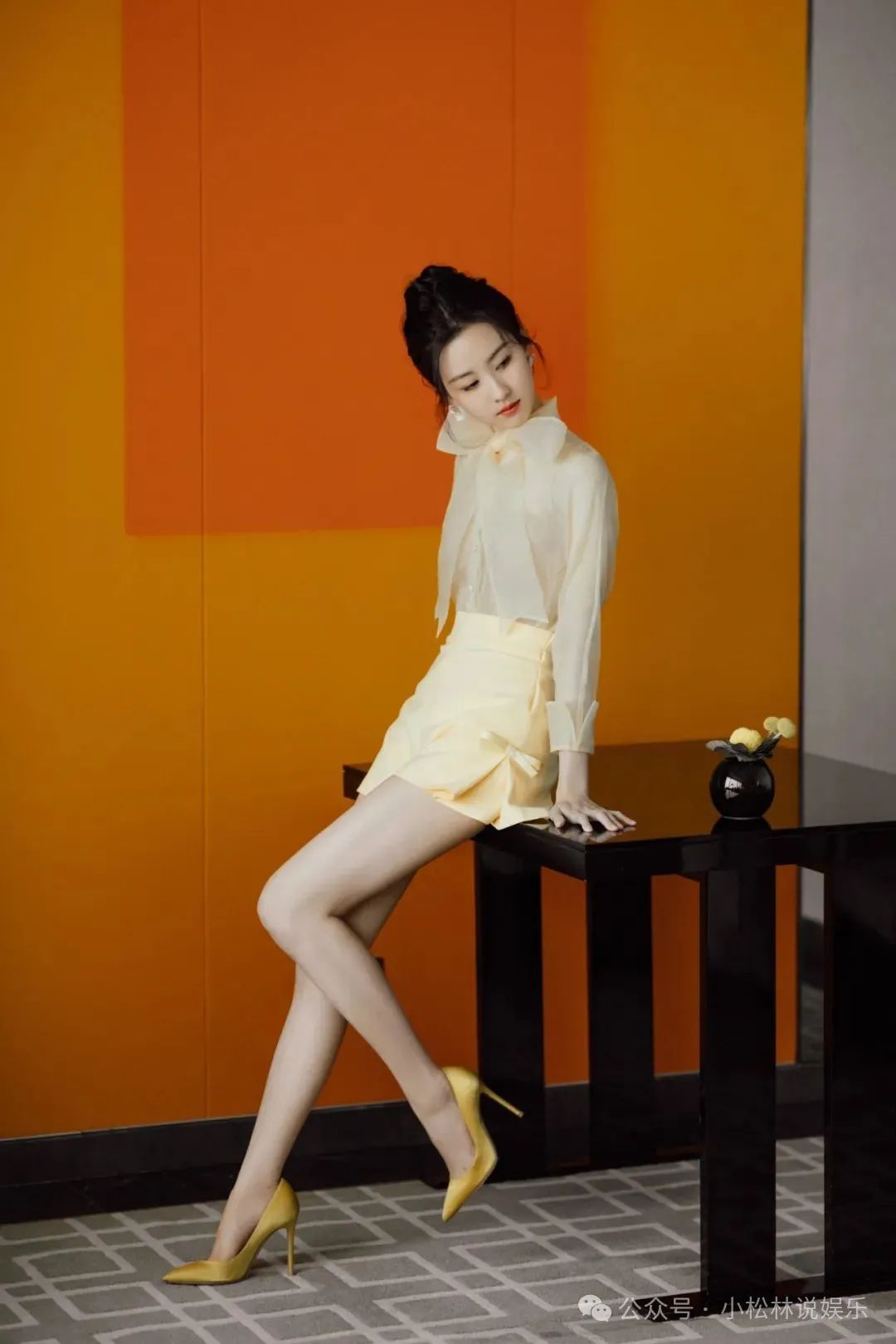 透明薄纱服装表演_时尚透明薄纱_透明薄纱上衣