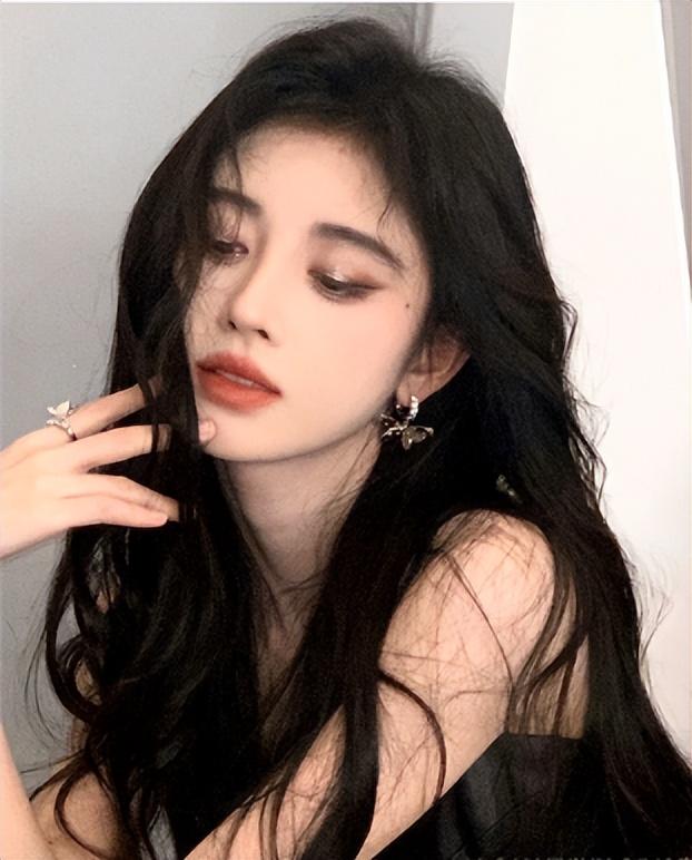 女生脸型发型搭配_大脸女生适合的发型图_女生脸型分类图解