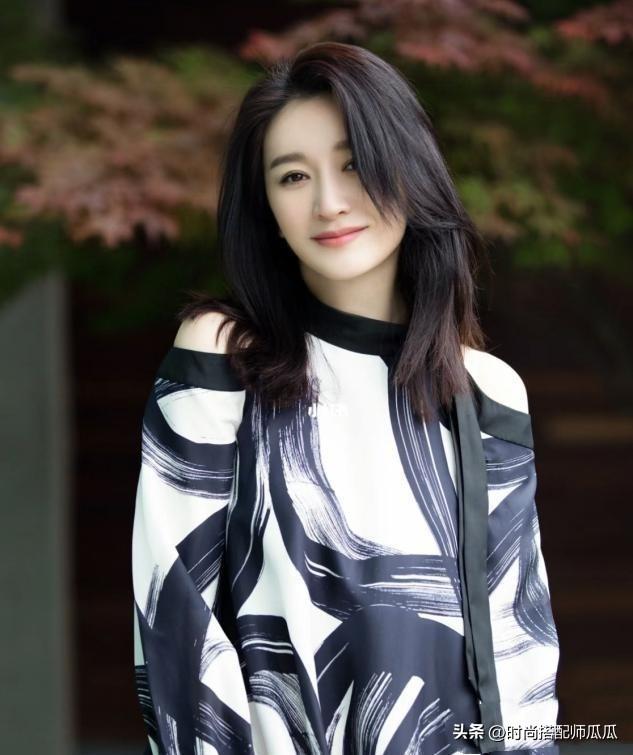 圆脸女生中分卷发_卷发圆脸女生中分图片_中长卷发圆脸