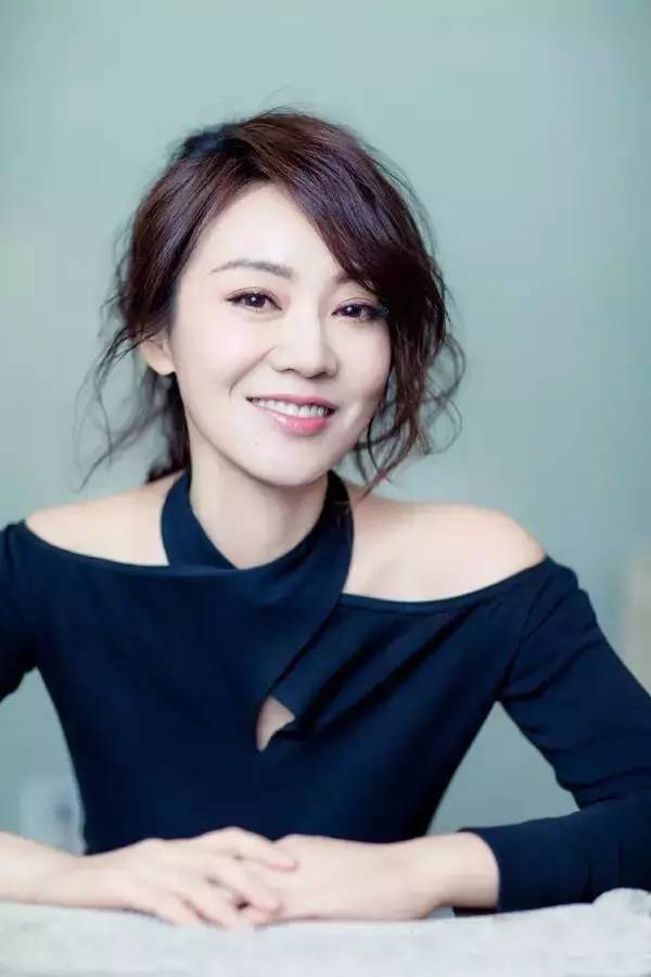 齐肩中卷烫发发型图片_卷发造型女中长发图片_卷发发型中短发图片可爱