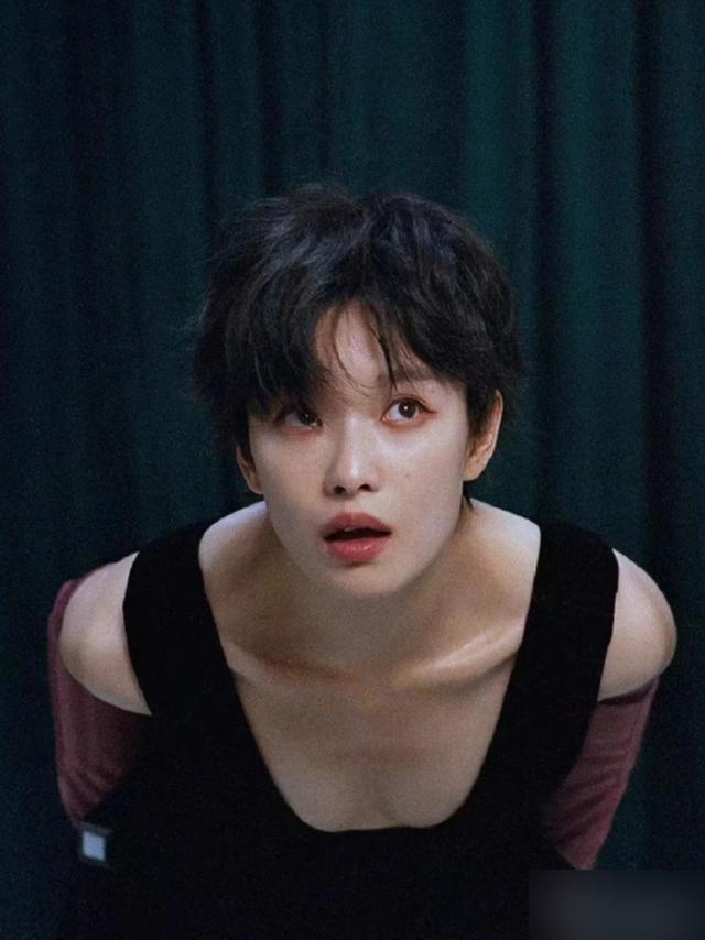 短直发发型女2020_短发女生发型直发图片大全_女生短发直发发型