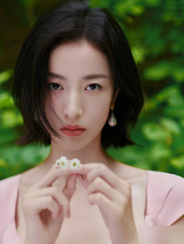 女生短发直发发型_短发女生发型直发图片大全_短直发发型女2020