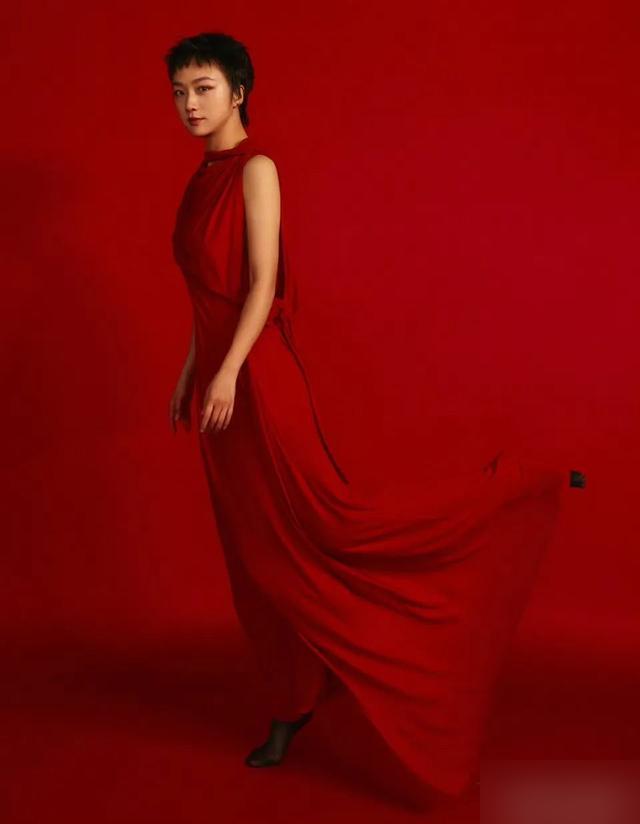 短直发发型女2020_短发女生发型直发图片大全_女生短发直发发型