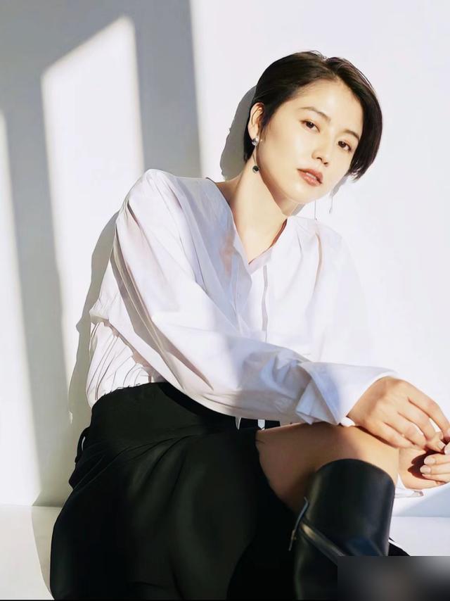 短发女生发型直发图片大全_短直发发型女2020_女生短发直发发型