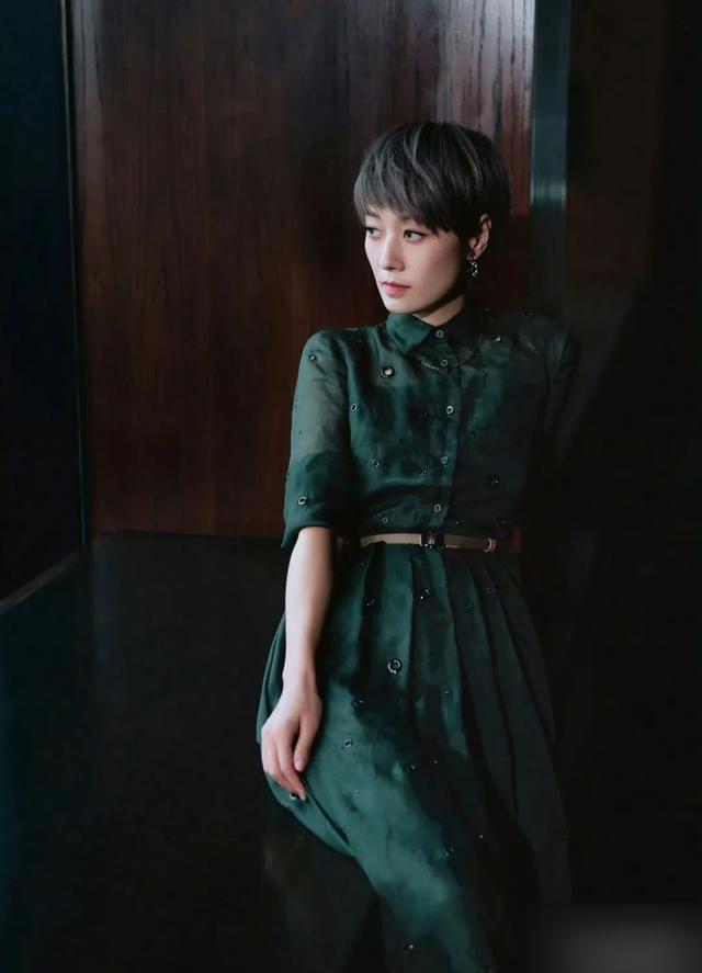短发女生发型直发图片大全_短直发发型女2020_女生短发直发发型