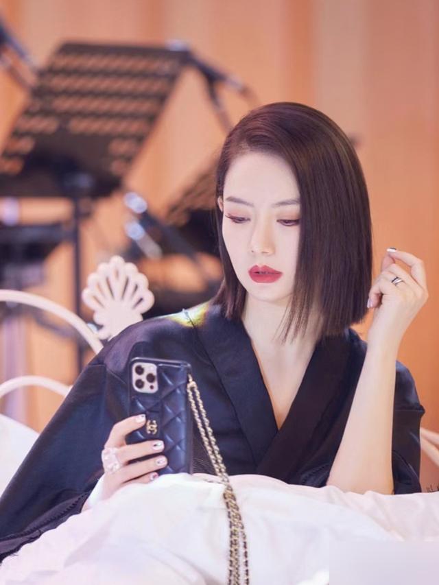 短发女生发型直发图片大全_女生短发直发发型_短直发发型女2020