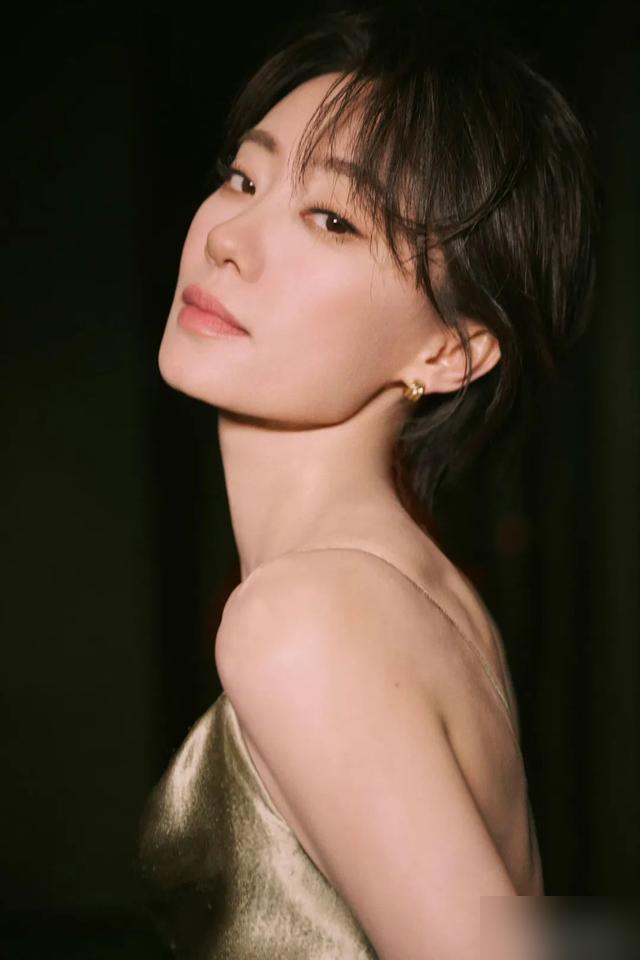 短发女生发型直发图片大全_女生短发直发发型_短直发发型女2020