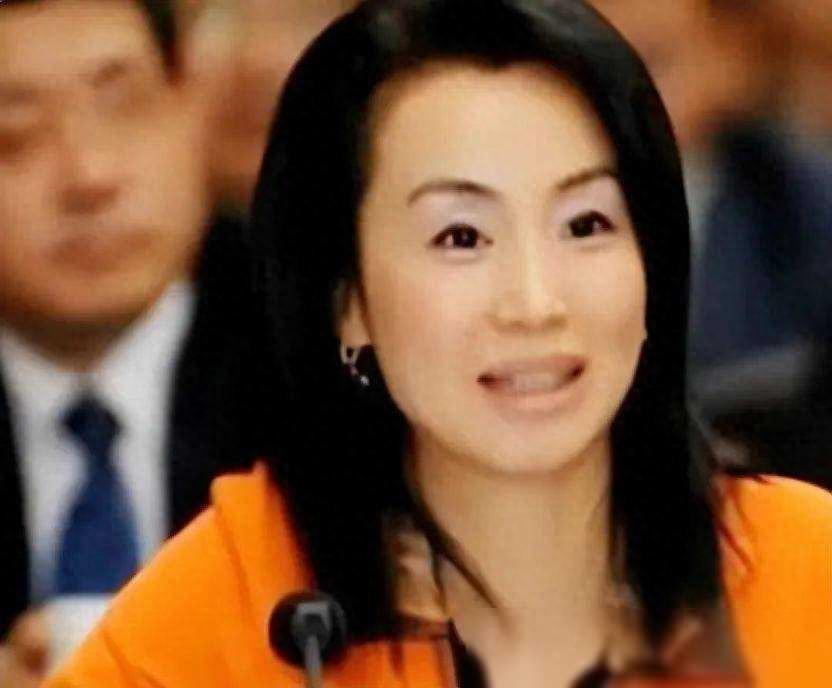 河南妹子凭着一把剪子竟然成为白宫御用理发师！